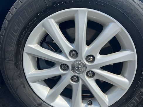 Used 2010 Toyota Camry XLE image 13