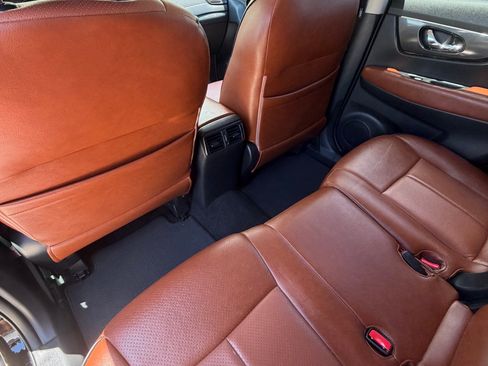 Used 2018 Nissan Rogue SV FWD image 17