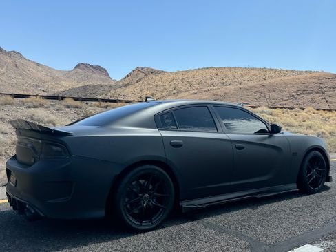 Used 2019 Dodge Charger Scat Pack w/ Navigation & Travel Group image 2