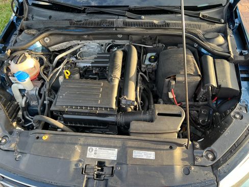 Used 2016 Volkswagen Jetta SE image 2