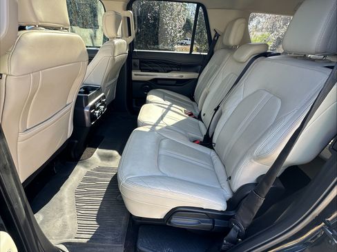 Used 2019 Ford Expedition Platinum image 14