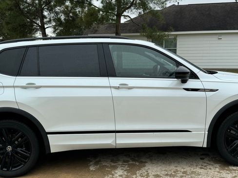 Used 2022 Volkswagen Tiguan SE R-Line image 6