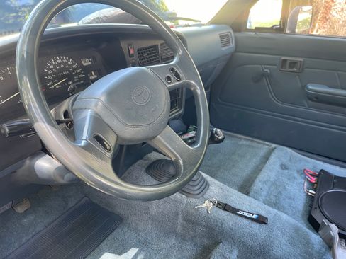 Used 1993 Toyota Pickup Deluxe AWD/4WD image 20