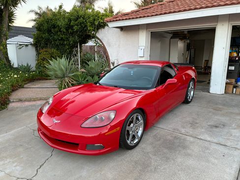 Used 2006 Chevrolet Corvette Coupe w/ Preferred Equipment Group RWD image 1