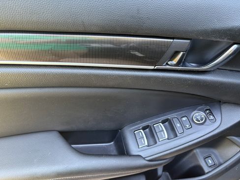 Used 2019 Honda Accord Sport image 6