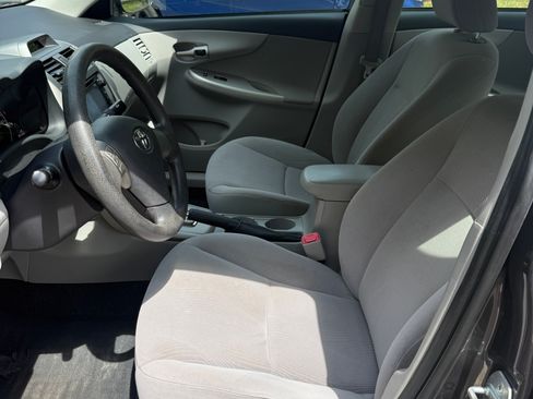 Used 2013 Toyota Corolla LE FWD image 10
