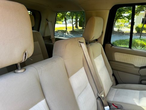 Used 2008 Ford Explorer XLT image 24