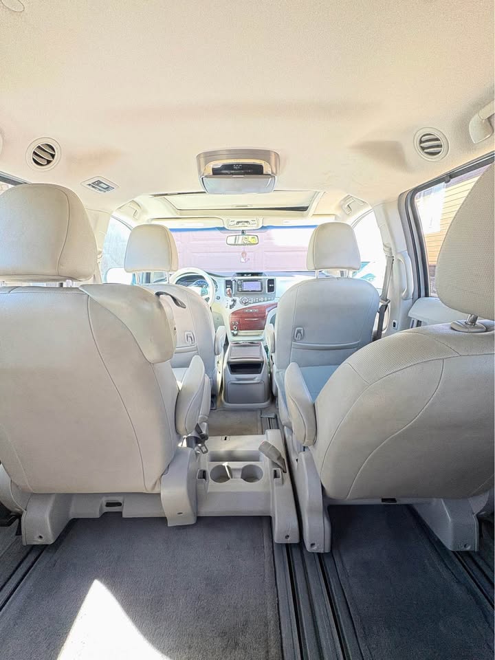 Used 2013 Toyota Sienna XLE FWD image 14