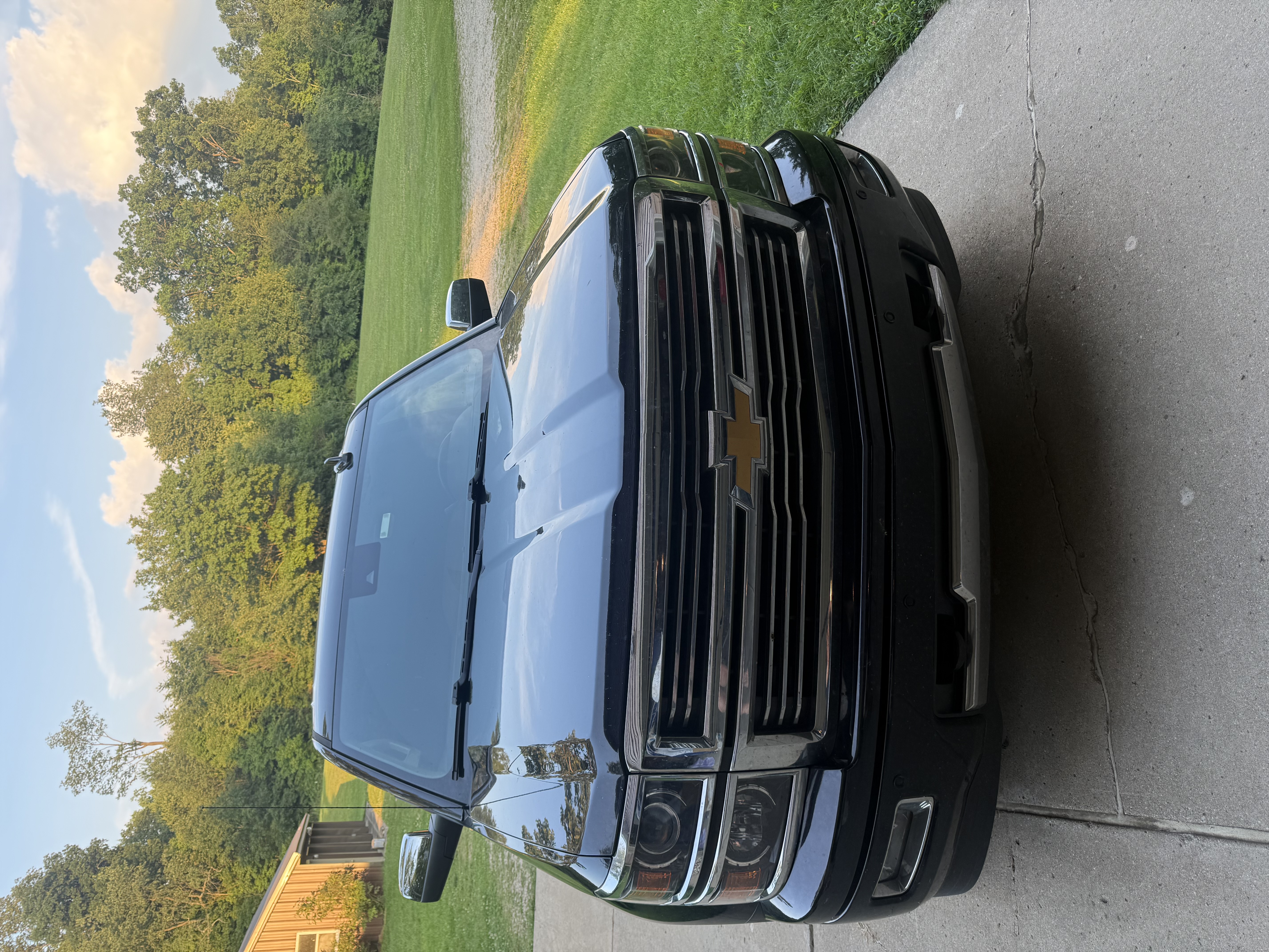 Used 2015 Chevrolet Silverado 1500 High Country w/ High Country Premium Package AWD/4WD image 1