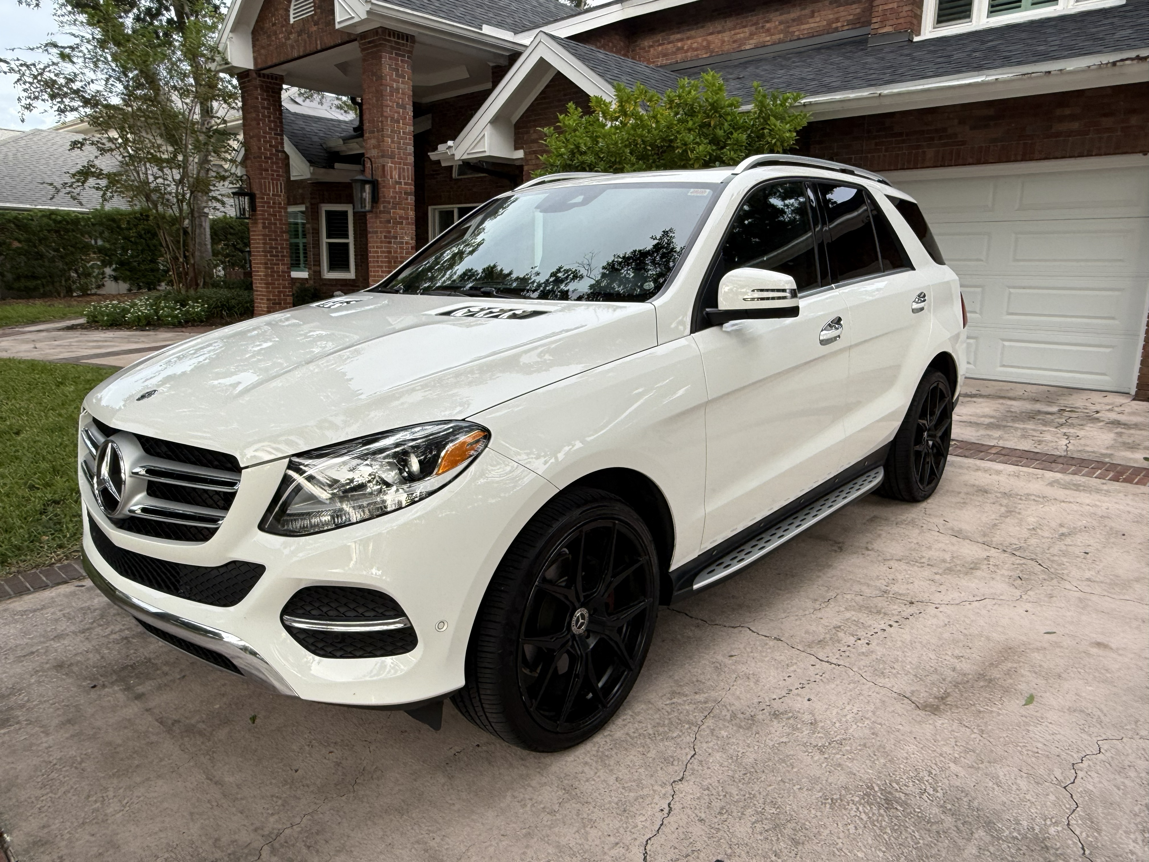 Used 2019 Mercedes-Benz GLE 400 4MATIC image 2