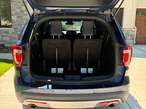 Used 2016 Ford Explorer XLT w/ Equipment Group 202A AWD/4WD image 4
