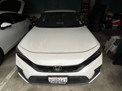 Used 2023 Honda Civic Sport image 2