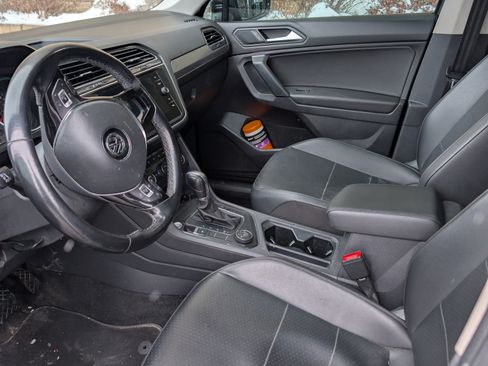 Used 2019 Volkswagen Tiguan SE w/ Panoramic Sunroof Package image 10