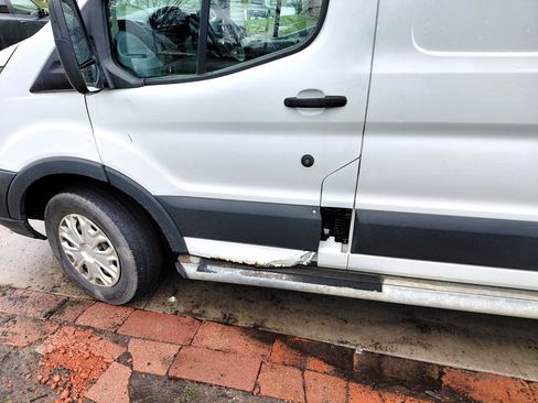 Used 2015 Ford Transit 250 130 Low Roof w/ Exterior Upgrade Package image 4