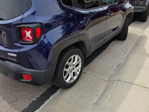 Used 2016 Jeep Renegade Latitude w/ Cold Weather Group image 12