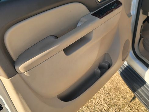 Used 2012 GMC Yukon SLT w/ SLT-2 Equipment Package image 12