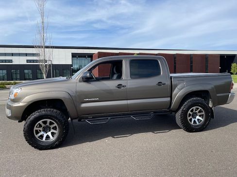 Used 2012 Toyota Tacoma PreRunner w/ SR5 Pkg RWD image 6