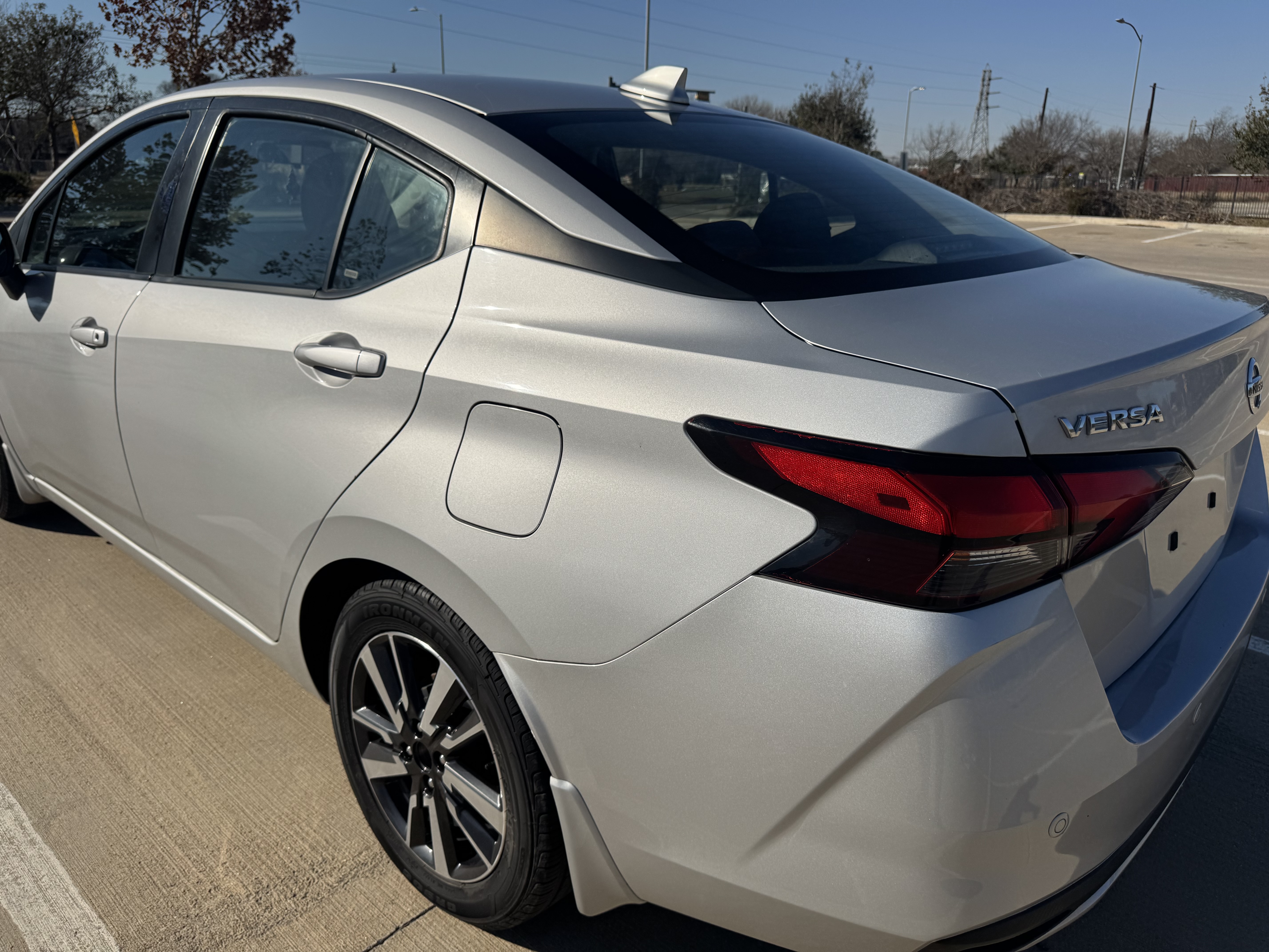 Used 2021 Nissan Versa SV FWD image 17