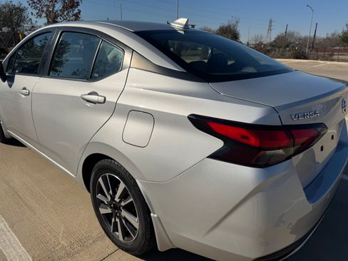 Used 2021 Nissan Versa SV image 17