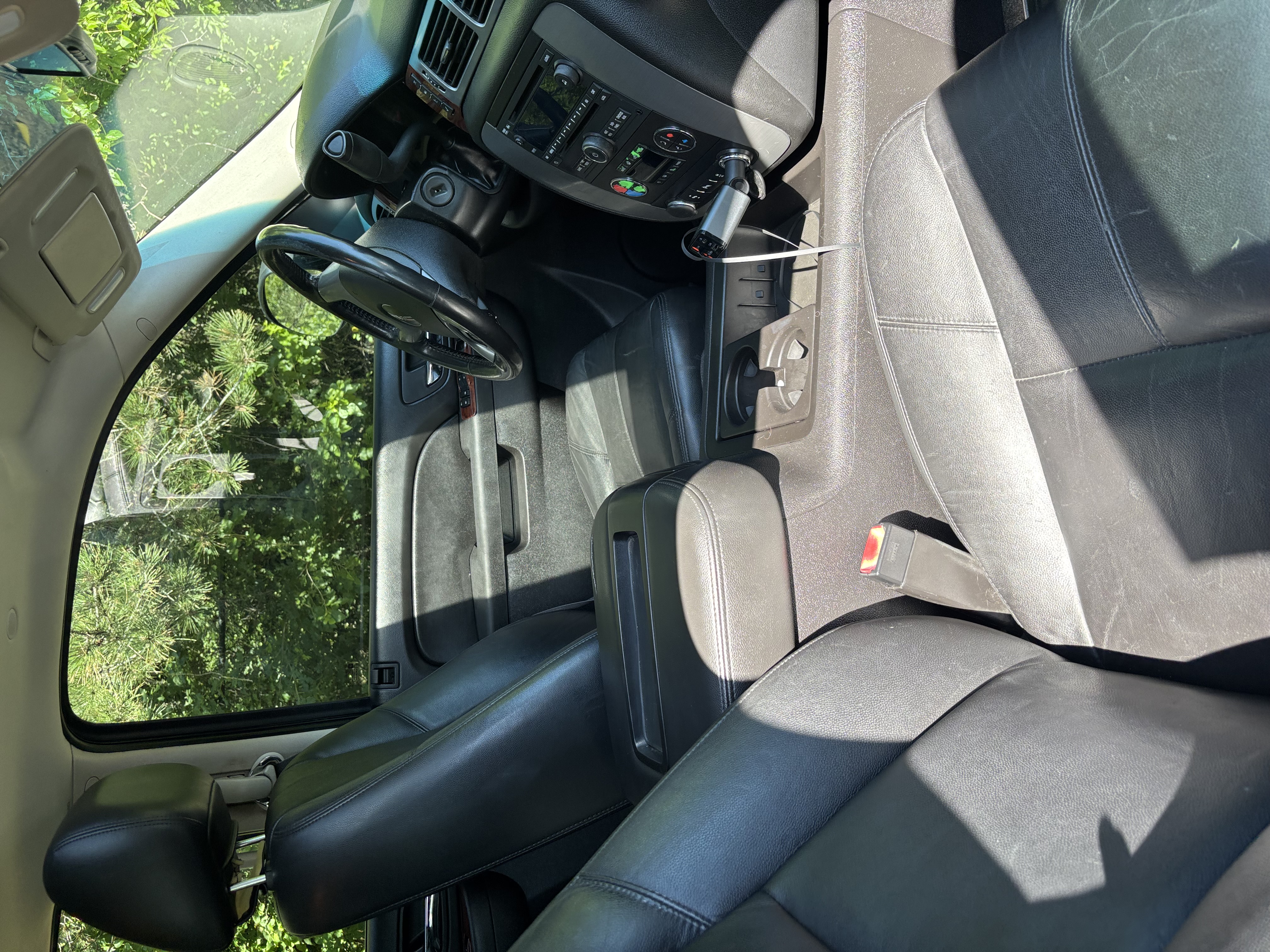 Used 2013 GMC Yukon XL SLT w/ SLT-2 Equipment Package AWD/4WD image 8