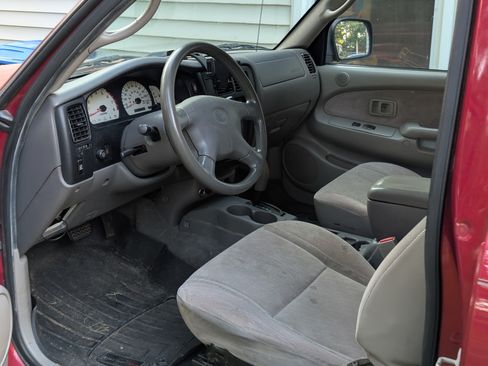 Used 2004 Toyota Tacoma PreRunner image 12