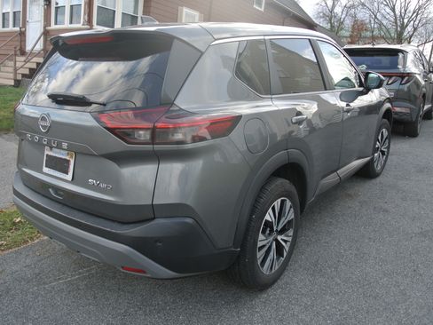 Used 2023 Nissan Rogue SV image 10