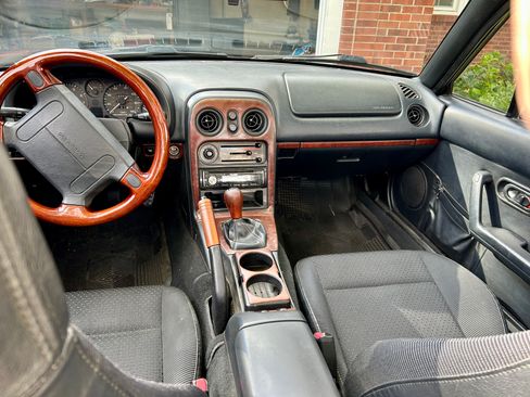 Used 1997 MAZDA MX-5 Miata image 16