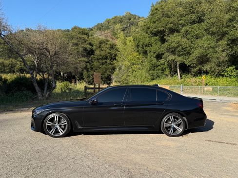 Used 2016 BMW 750i xDrive AWD/4WD image 2