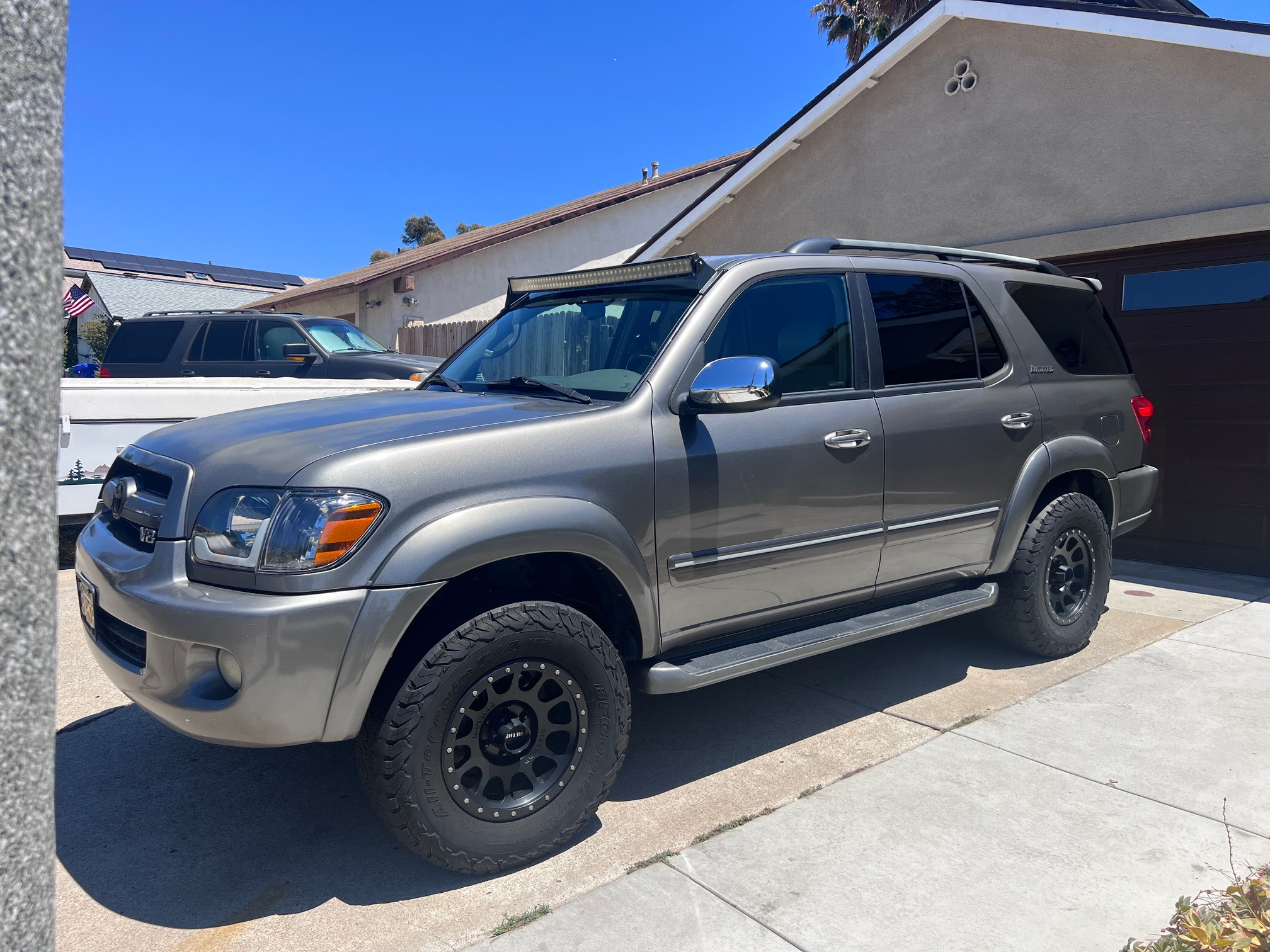 Used 2007 Toyota Sequoia Limited RWD image 2