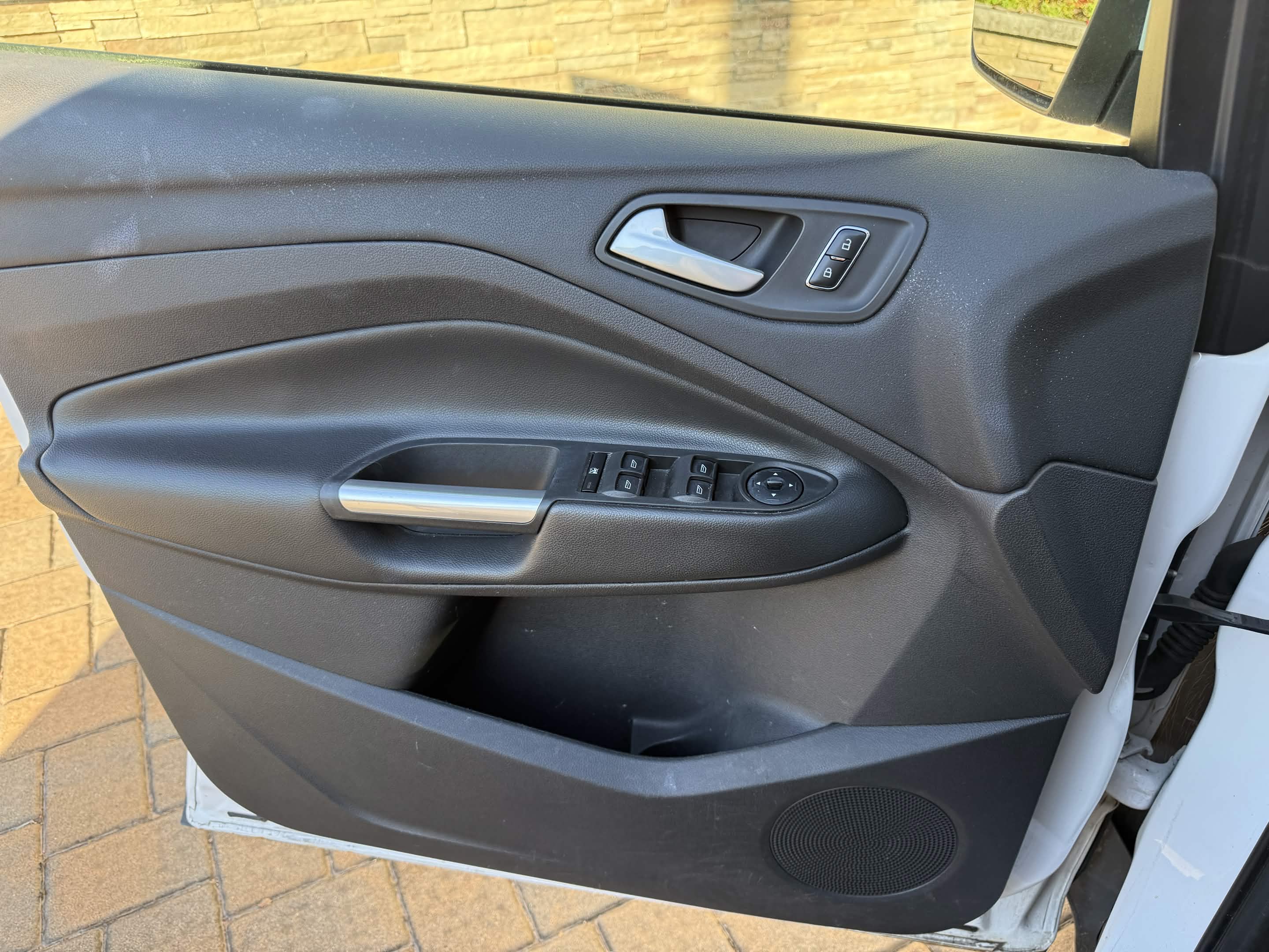 Used 2015 Ford Escape SE FWD image 19