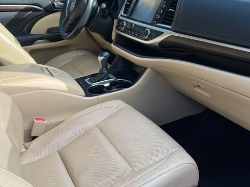 Used 2015 Toyota Highlander Limited image 4