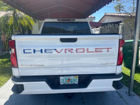 Used 2021 Chevrolet Silverado 1500 Custom image 2