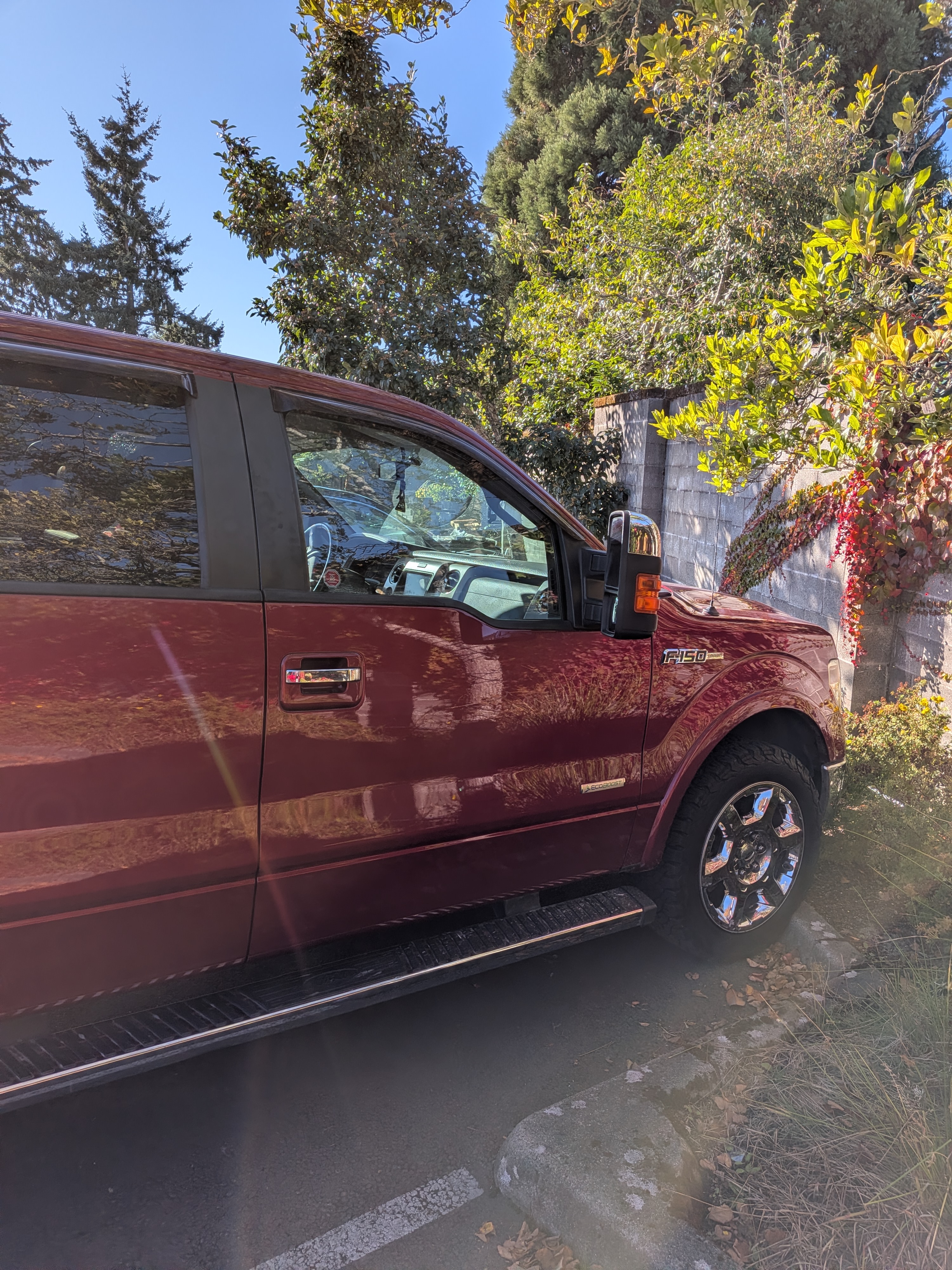 Used 2014 Ford F150 Lariat w/ Equipment Group 502A Luxury AWD/4WD image 30
