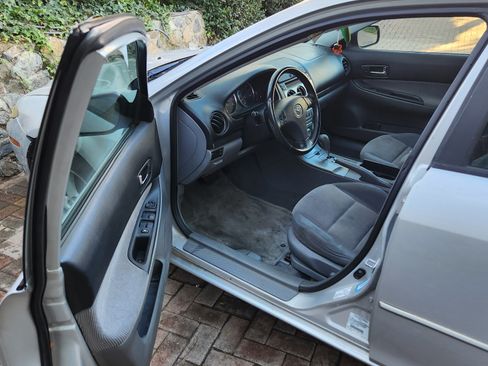 Used 2004 MAZDA MAZDA6 s image 12