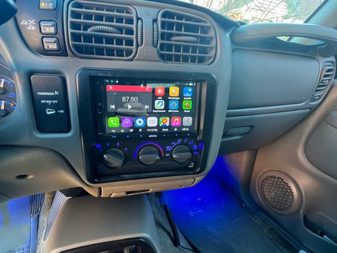 Used 2000 Chevrolet S10 Pickup 4x4 Extended Cab w/ Preferred Equipment Group image 10