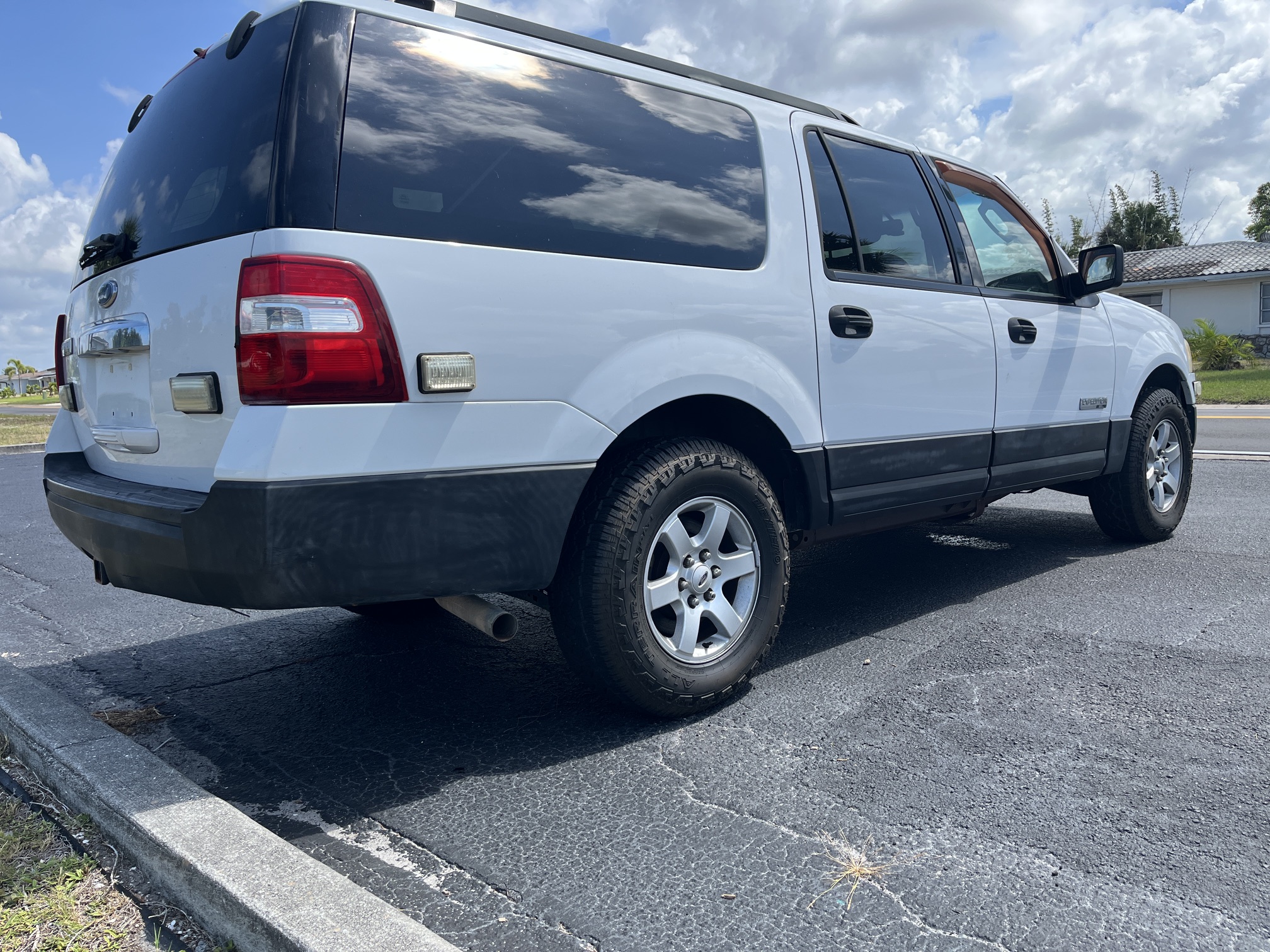 Used 2007 Ford Expedition EL XLT AWD/4WD image 5