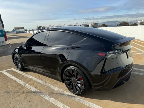 Used 2023 Tesla Model Y Performance AWD/4WD image 4