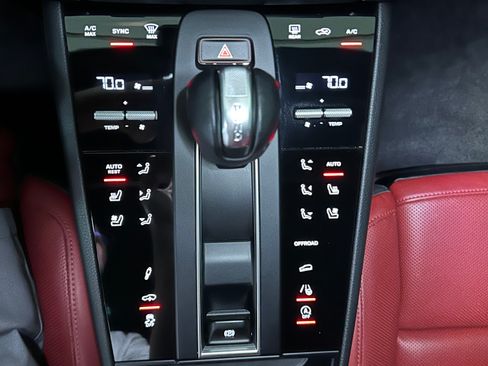 Used 2024 Porsche Macan S AWD/4WD image 23