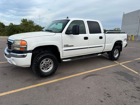 Used 2006 GMC Sierra 2500 W/T w/ Skid Plate Package image 11