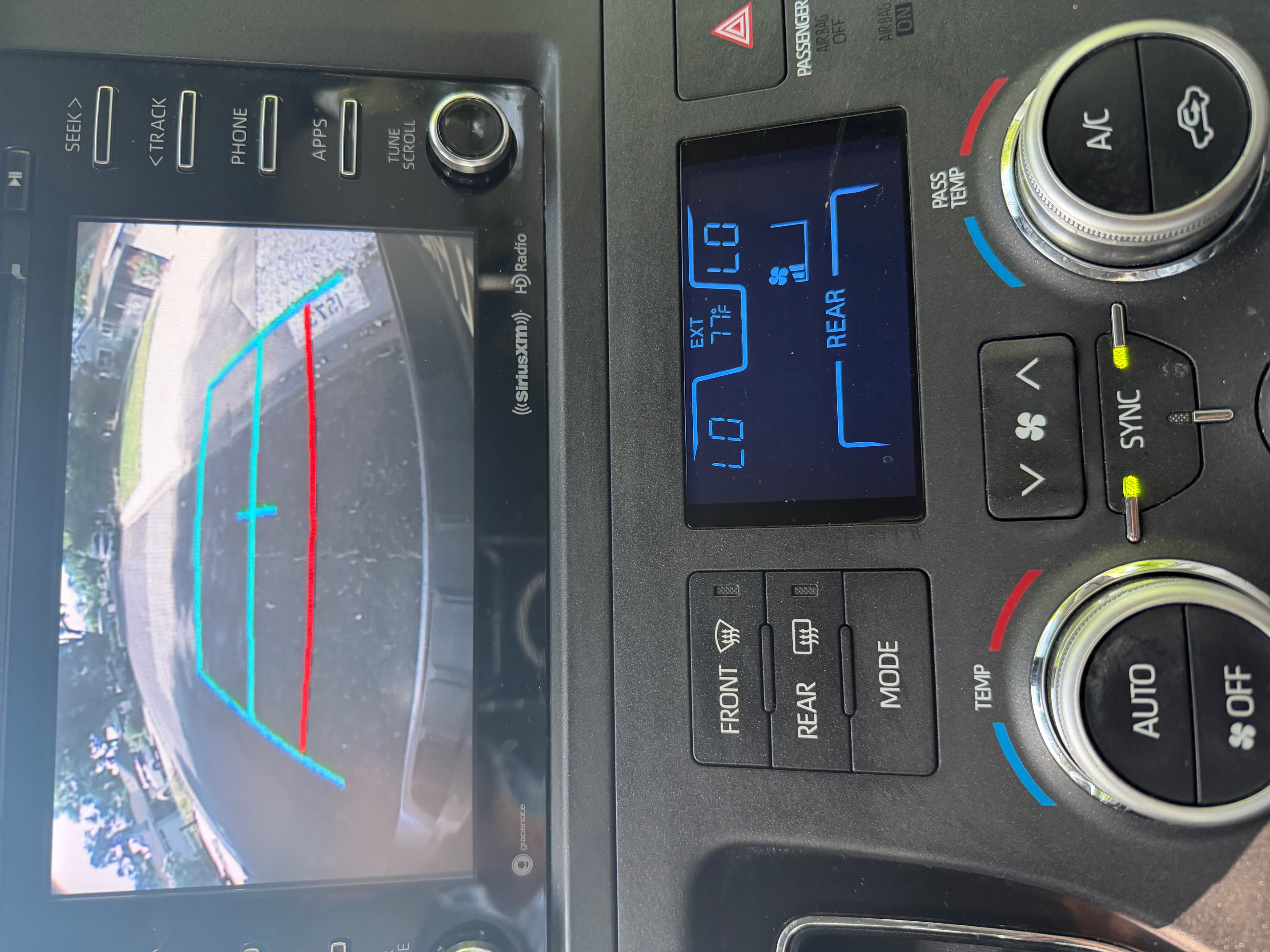 Used 2018 Toyota Sienna XLE FWD image 5