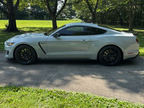 Used 2017 Ford Mustang Shelby GT350 w/ Electronics Package RWD image 1