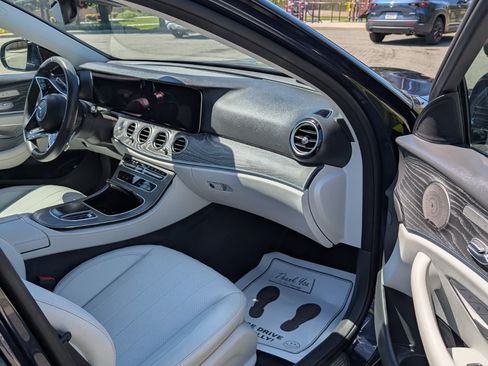 Used 2022 Mercedes-Benz E 350 Sedan image 11