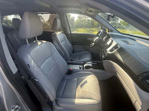Used 2019 Honda Pilot Touring image 5