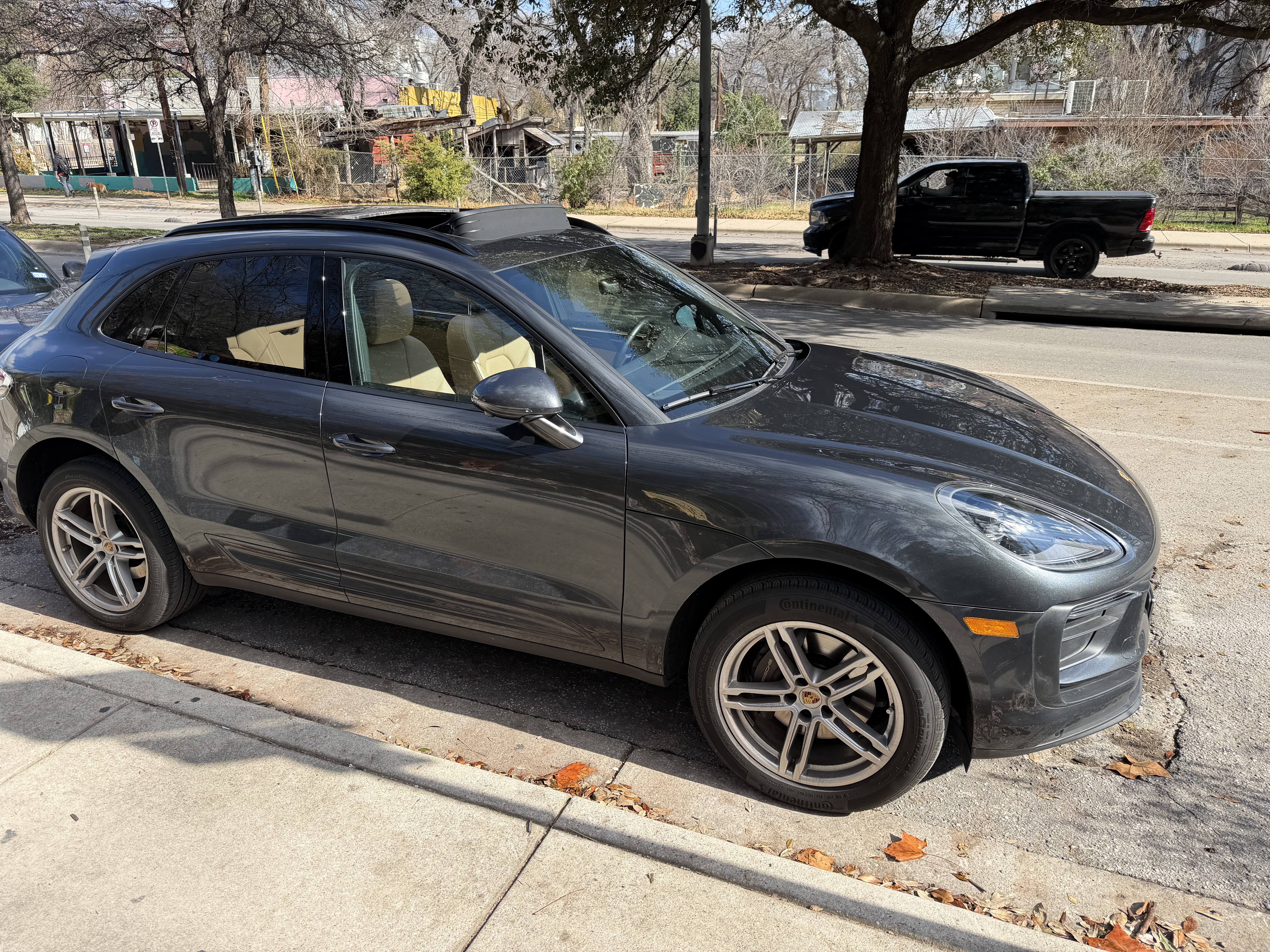 Used 2024 Porsche Macan AWD/4WD image 5