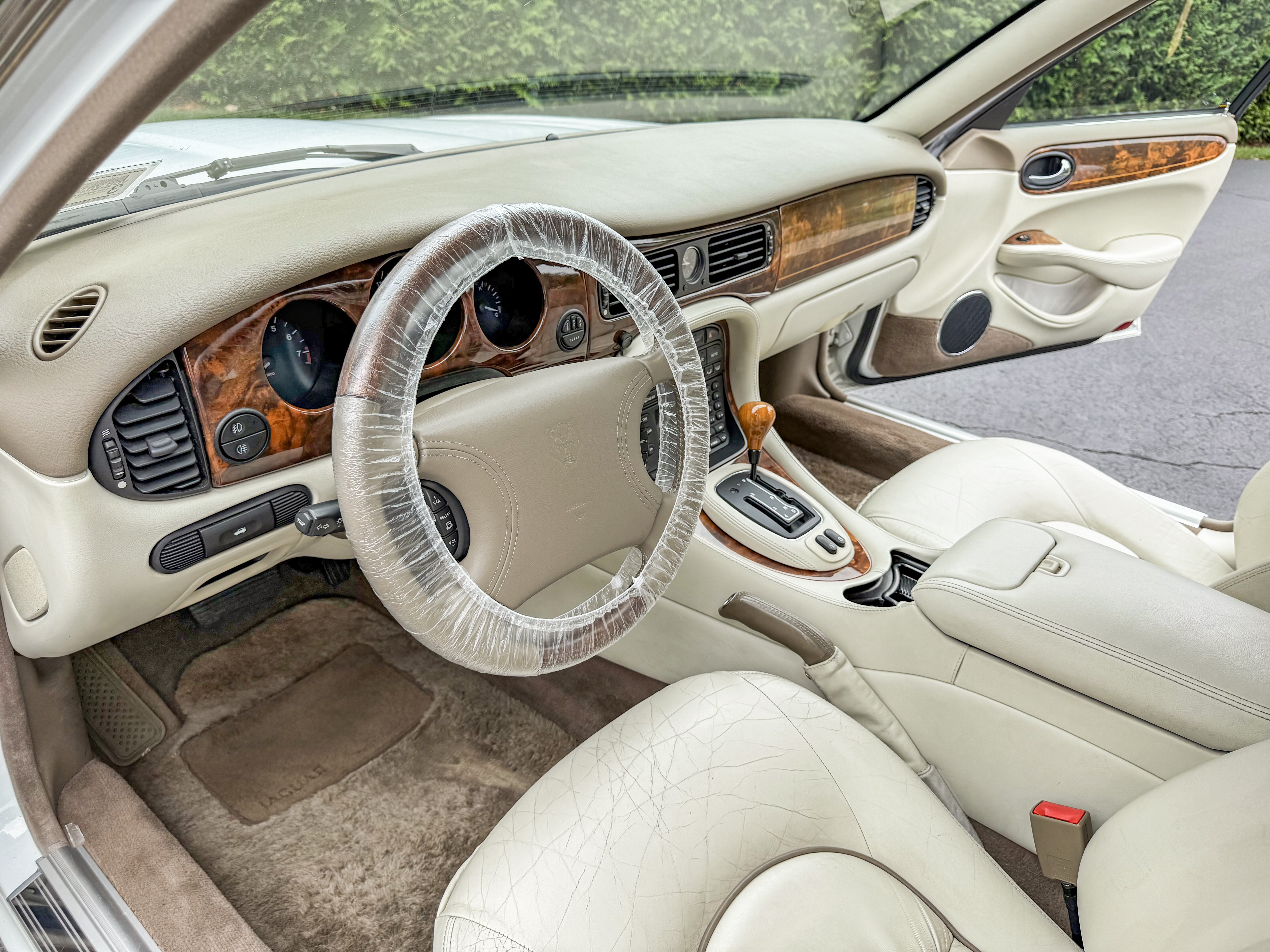Used 2000 Jaguar XJ Vanden Plas RWD image 20