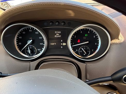 Used 2011 Mercedes-Benz GL 450 4MATIC image 8