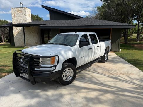Used 2010 GMC Sierra 2500 SLE w/ SLE Preferred Package AWD/4WD image 1