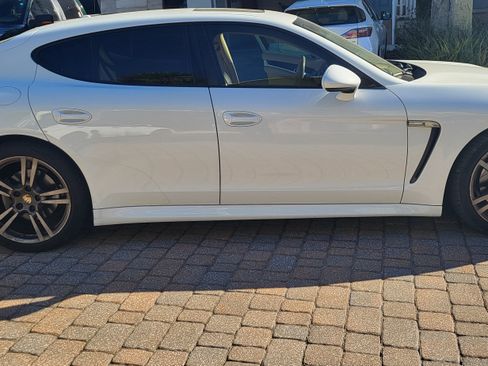 Used 2013 Porsche Panamera 4 image 4