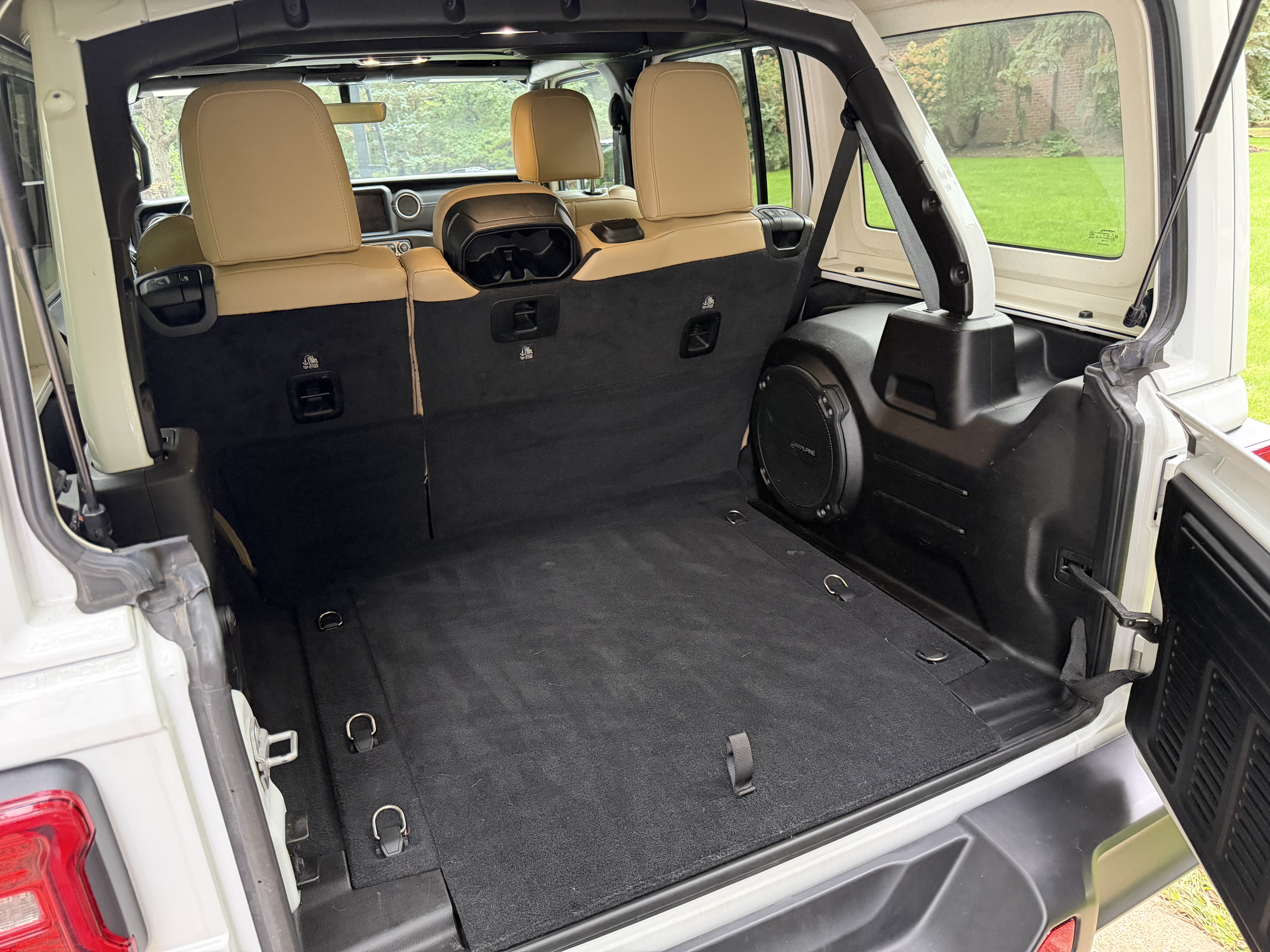 Used 2019 Jeep Wrangler Unlimited Sahara AWD/4WD image 14