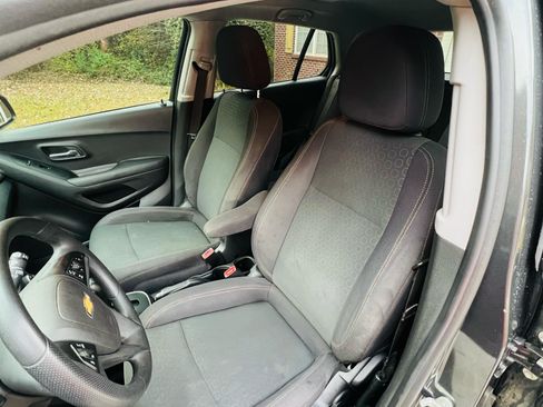 Used 2020 Chevrolet Trax LS w/ Tint and Cruise Package image 12